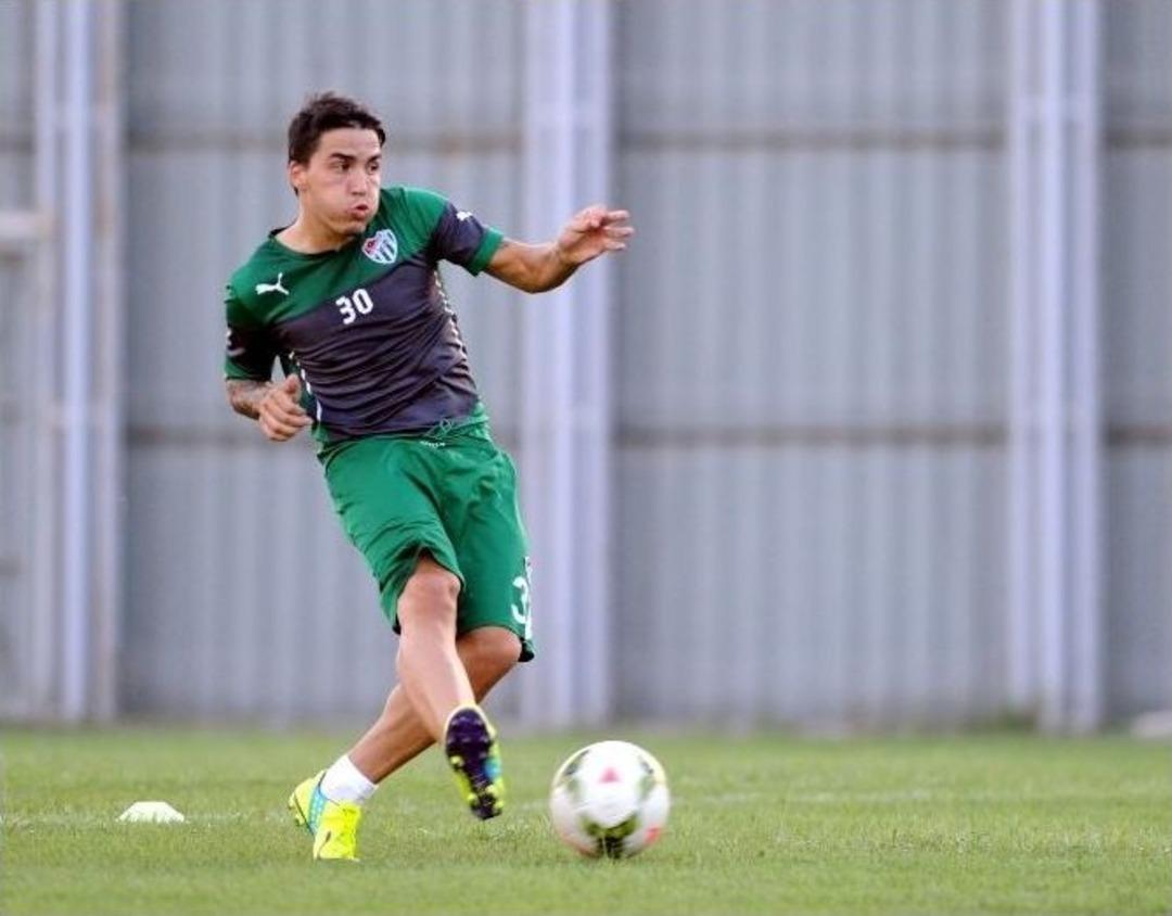 Josue, Antrenmana Damga Vurdu