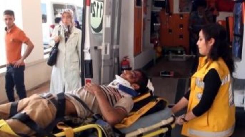 Motosiklet Devrildi: 2 Yaralı