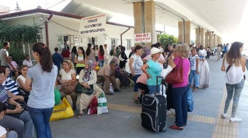 Aydın&rsquo;da Yolcular Treni Tercih Etmeye Başladı