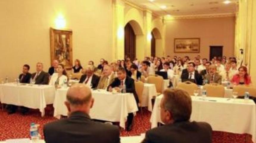 Rekt&ouml;r Şeker, T&uuml;ba Ve T&uuml;bitak&rsquo;ın Sempozyumunda