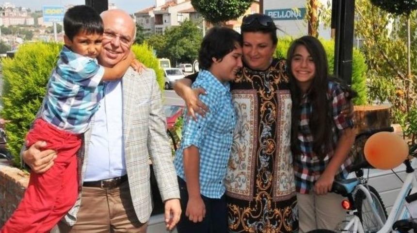 Sevgi Evi&rsquo;ndeki &Ccedil;ocukları Sevindiren S&uuml;rpriz