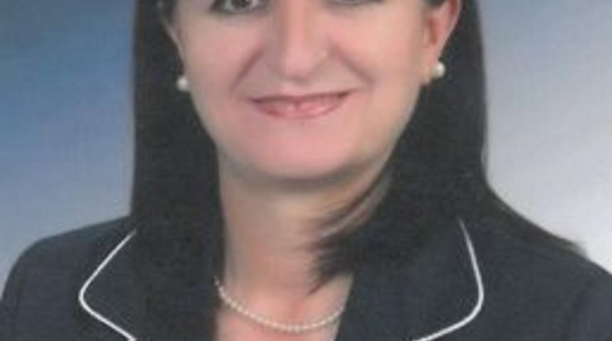 Baş&ouml;ğretmenlik Unvanından Sonra Do&ccedil;ent Unvanını Aldı