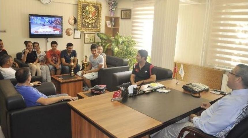 Masa Tenisi Ve Atıcılık Sporcularından Ziyaret
