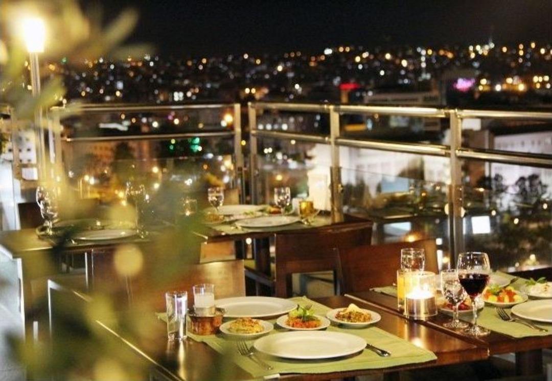 Gaziantep Geceleri Tuğcan Otel Cam Terasında Bir Başka G&uuml;zel