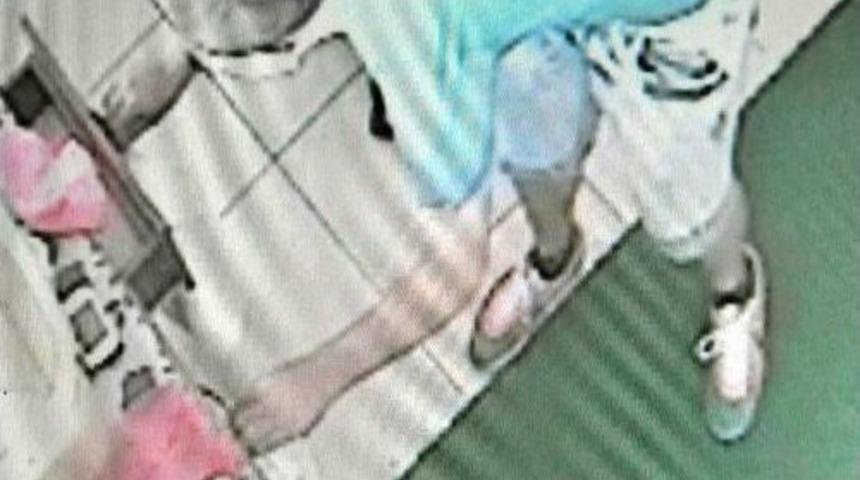 Manavı Soyan Hırsız G&uuml;venlik Kamerasına Yakalandı