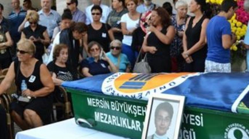 Sanat&ccedil;ı Ayşe Pelin Coşkun Akalın Kansere Yenik D&uuml;şt&uuml;