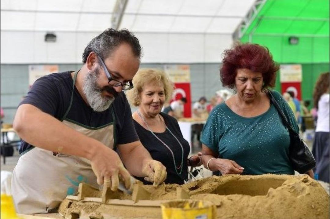 Sempozyum Yine &Ccedil;ok Renkli