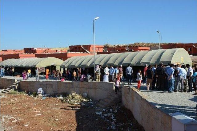 Vali Tutulmaz, Sığınmacı Yezidi Aileleri Ziyaret Etti