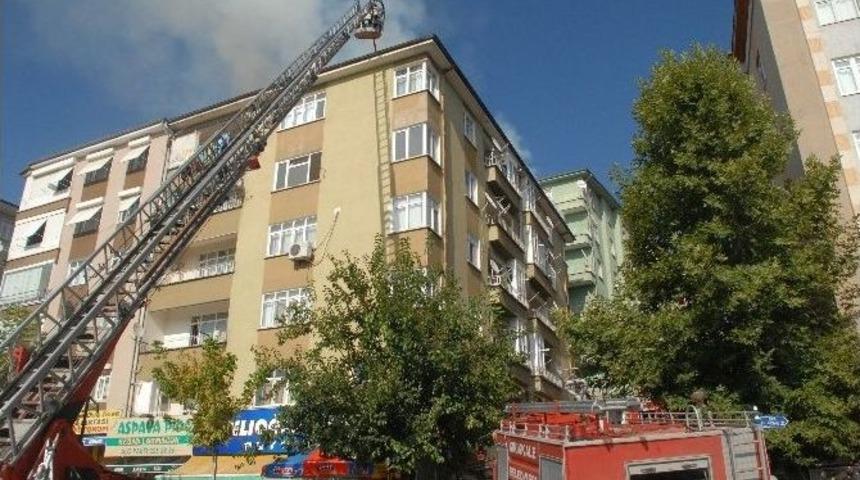 Yangın Merdivenine Ayağını Sıkıştıran İtfaiye Eri Baygınlık Geçirdi