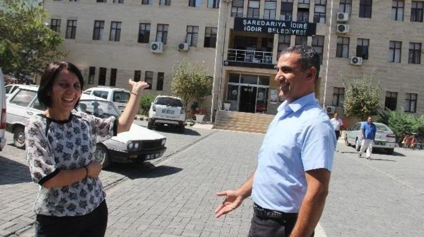 Iğdır Belediyesi&rsquo;nden 2 Dilde Hizmet