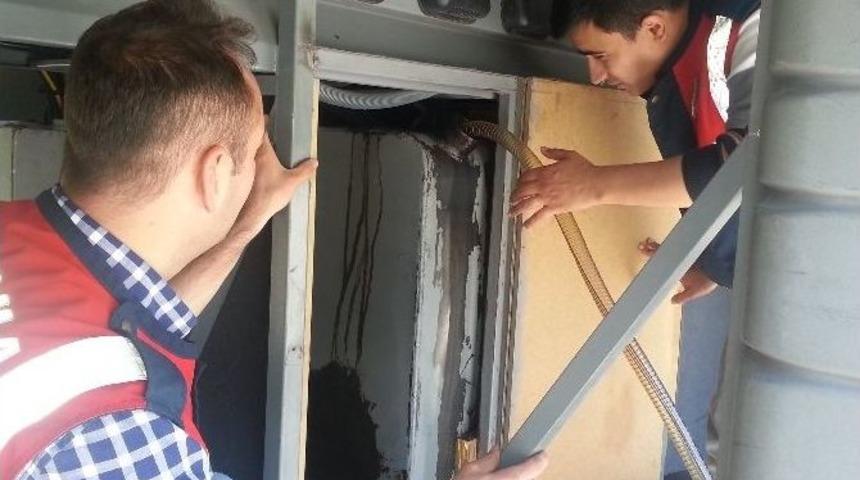 Yolcu Otob&uuml;s&uuml;nde Ka&ccedil;ak Akaryakıt