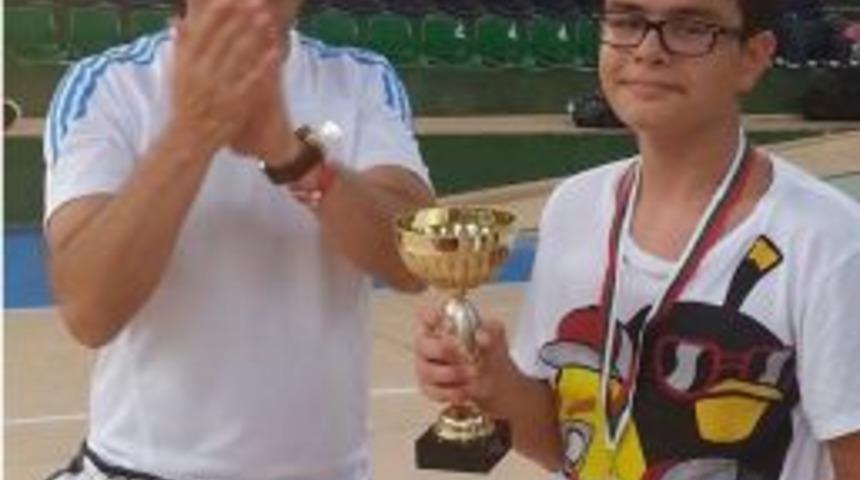 Eskişehirli Sporcular Bulgaristan&rsquo;da Kupa Kaldırdı