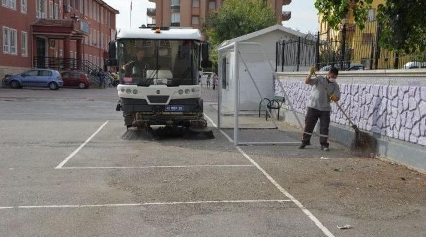 Meram&rsquo;da Okul Bah&ccedil;eleri Temizleniyor