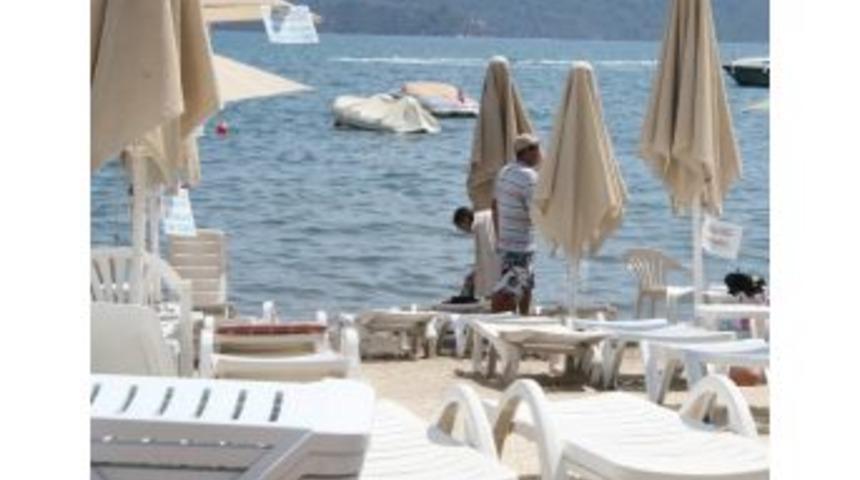 Alkol&uuml; Fazla Ka&ccedil;ıran Rus Kadın, &Ccedil;ırıl&ccedil;ıplak Denize Girdi