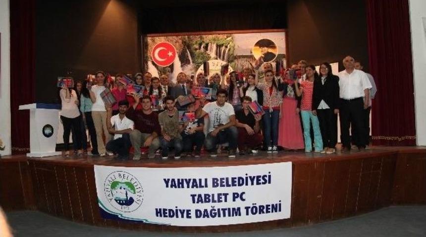 Yahyalı Belediyesinden Üniversiteyi Kazanan 237 Öğrenciye Tablet