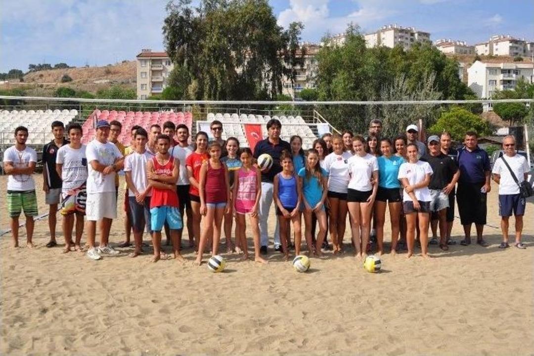 Fo&ccedil;a Kurtuluş Kutlamalarına Erken Başladı