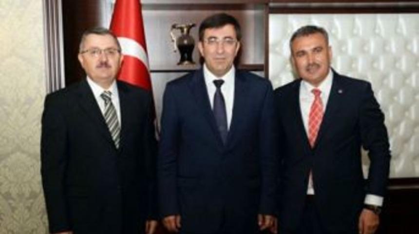 Bakan Yılmaz, Memur-sen Genel Başkanı G&uuml;ndoğdu Ve Beraberindeki Heyeti Kabul Etti