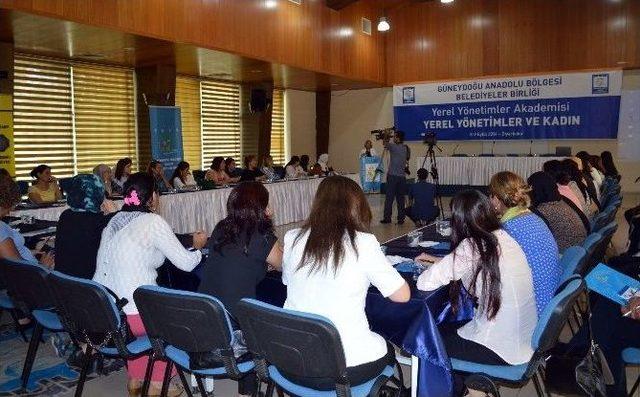 Diyarbakır’da Kadın Belediye Başkanları Bir Araya Geldi