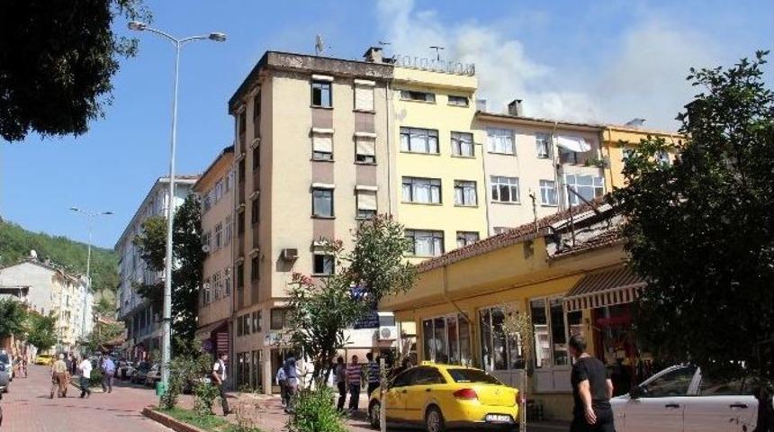 Bozkurt ‘ta Çatı Yangını