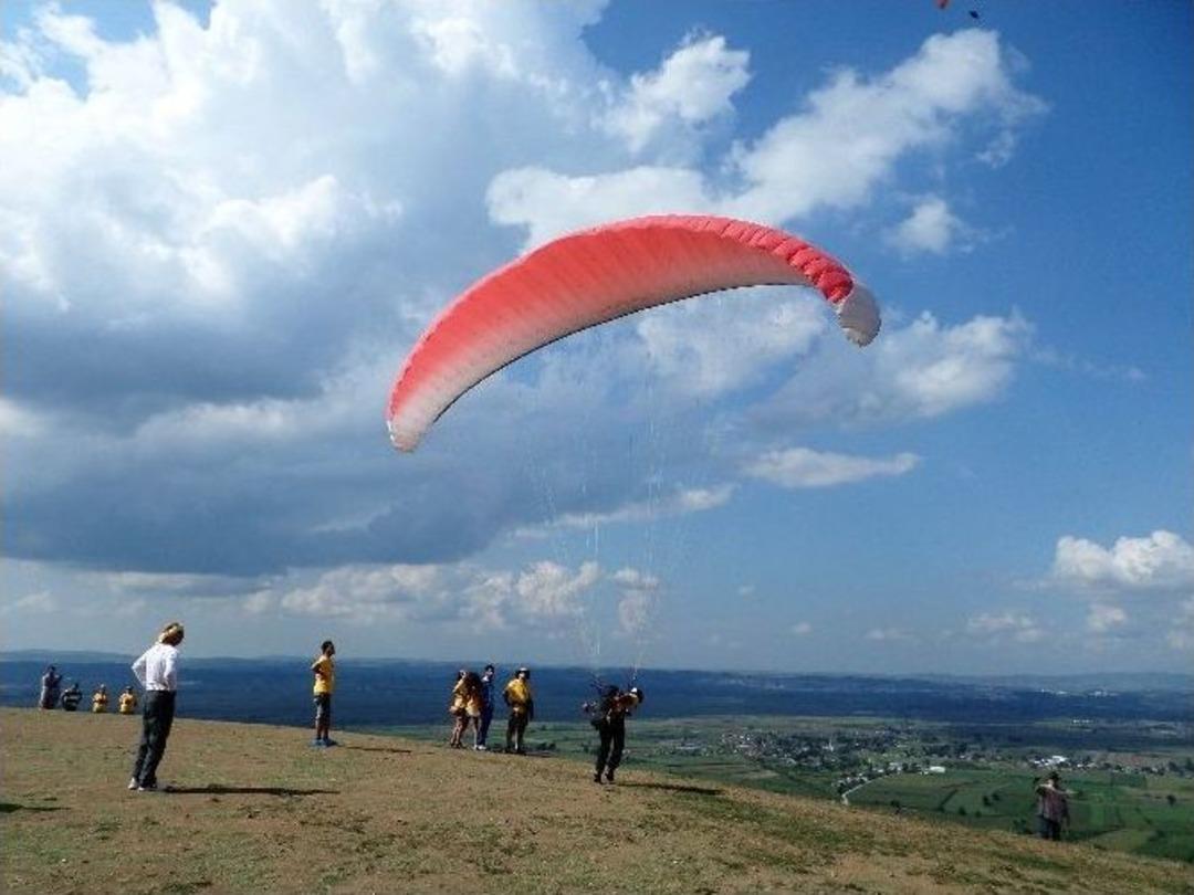(&ouml;zel Haber) T&uuml;rb&uuml;lansa Giren Paraş&uuml;t Yere &Ccedil;akıldı: 1 Yaralı