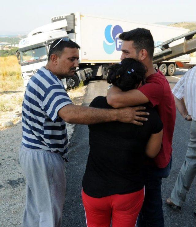 Devrilmek Üzere Olan Tırın Frenine Iki Saat Basarak Kurtarılmayı Bekledi