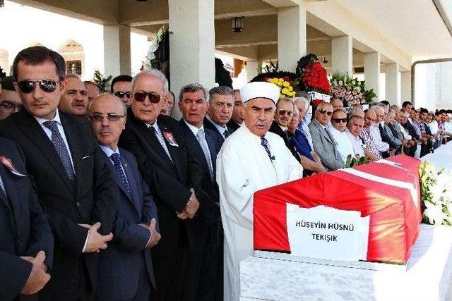 Efsane Öğretmen Hüseyin Hüsnü Tekışık Son Yolculuğuna Uğurlandı