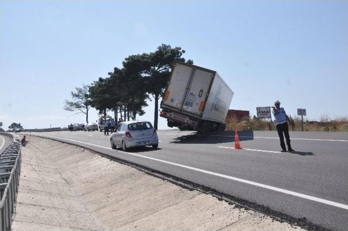 Tır Devrilmesin Diye Ayağını 2 Saat Frenden &Ccedil;ekmedi
