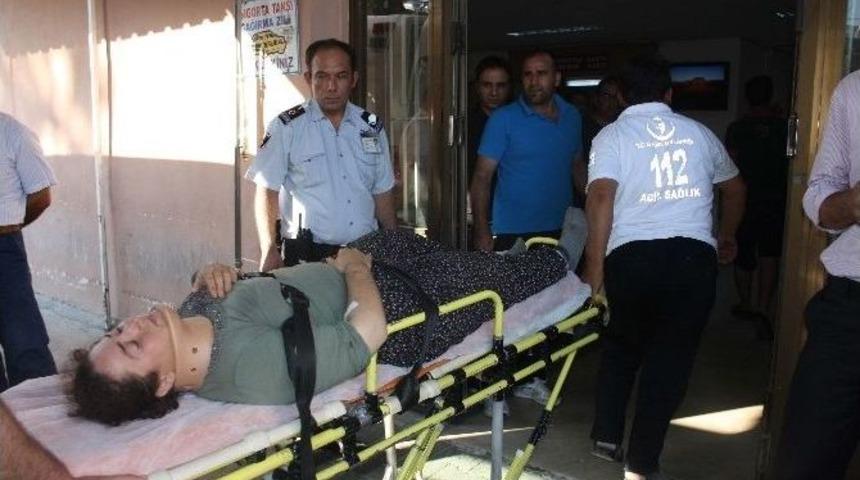 Tarım İş&ccedil;ilerini Taşıyan Minib&uuml;s Devrildi: 12 Yaralı