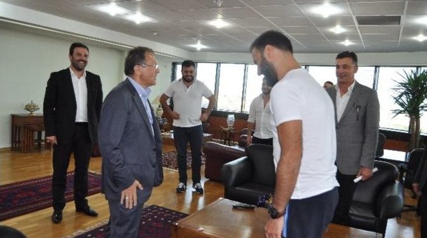 Şarkıcı Alişan, Belediyeyi Ziyaret Etti