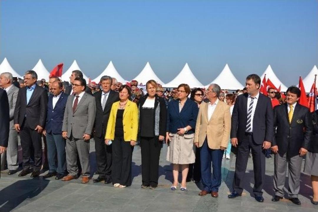 İzmir&rsquo;in Kurtuluşunun 92. Yıl D&ouml;n&uuml;m&uuml; Kutlamalarına Urla Belediye Başkanı Uyar&rsquo; Da Katıldı