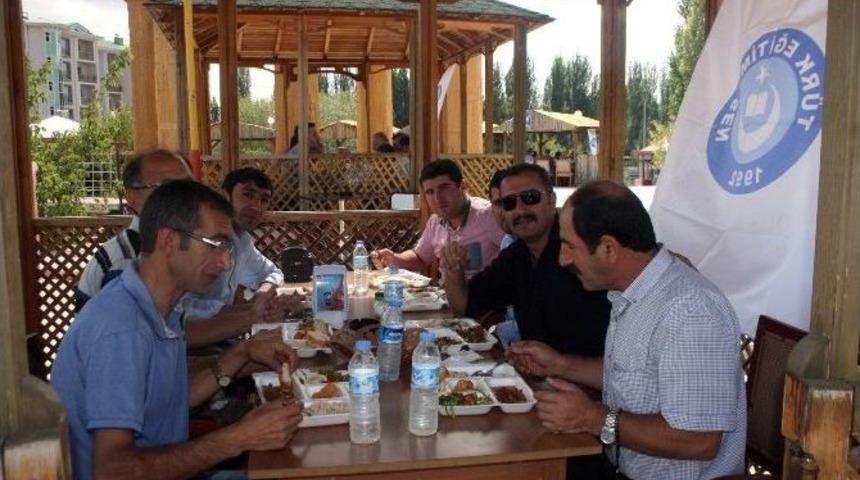 Pasinler T&uuml;rk Eğitim Sen&rsquo;den Birlik Yemeği