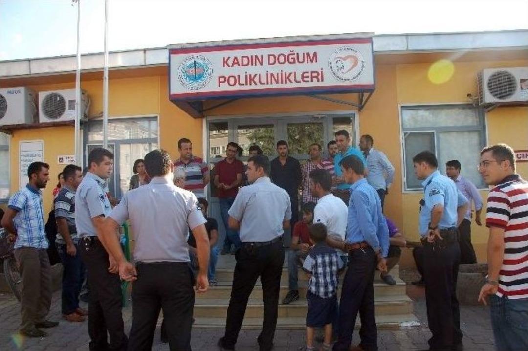 Eylemci Grup, Hastane Kapılarına Kilit Vurdu