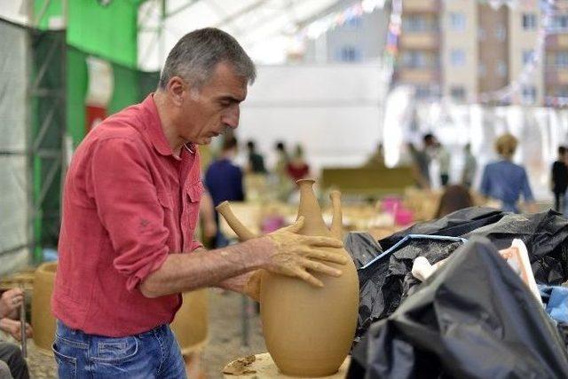 Pişmiş Toprak Eserleri Ortaya Çıkıyor