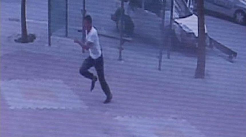 Oto Hırsızı Kaza Yapıp Ka&ccedil;tı