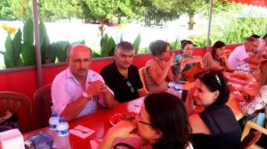 Sarıg&ouml;l&rsquo;de Okul M&uuml;d&uuml;r&uuml;&rsquo;ne Veda Yemeği