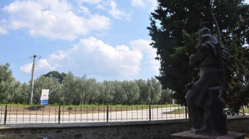 Orhan Gazi&rsquo;nin Yadigarı Cami Ve Hamam Tinercilerin Mekanı Oldu