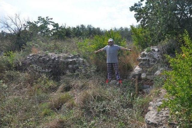 Orhan Gazi’nin Yadigarı Cami Ve Hamam Tinercilerin Mekanı Oldu