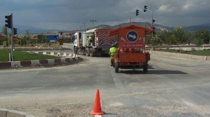 Korkuteli&rsquo;nde Karayolları Ekiplerinin Yol &Ccedil;alışmaları Devam Ediyor