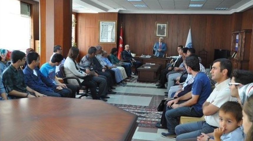 Şimşek, Başarılı &Ouml;ğrencileri &Ouml;d&uuml;llendirdi