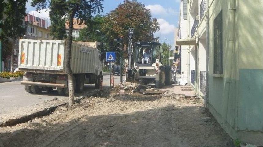 Bilecik&rsquo;te Kaldırım Yenileme &Ccedil;alışmaları Devam Ediyor