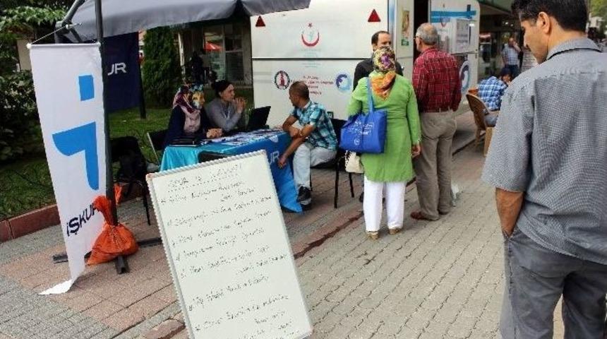 Kütahya Kent Merkezine Stant Açan İş-kur İşçi Arıyor