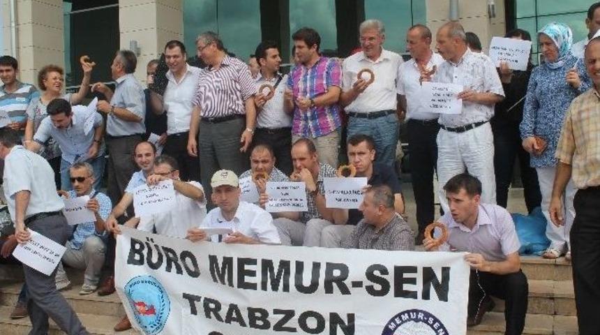 Hakim Ve Savcılara Yapılacak Zammı Simit Yiyerek Protesto Ettiler