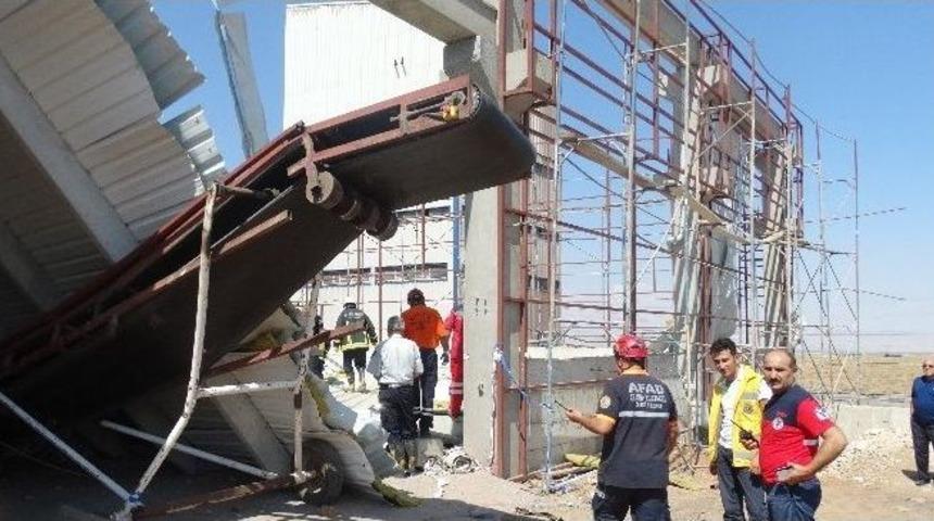 Fabrika İnşaatı &Ccedil;&ouml;kt&uuml;: 2 Yaralı