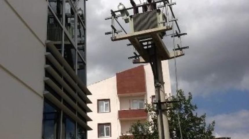 Sgk Bah&ccedil;esindeki Trafo Kazaya Davetiye &Ccedil;ıkarıyor