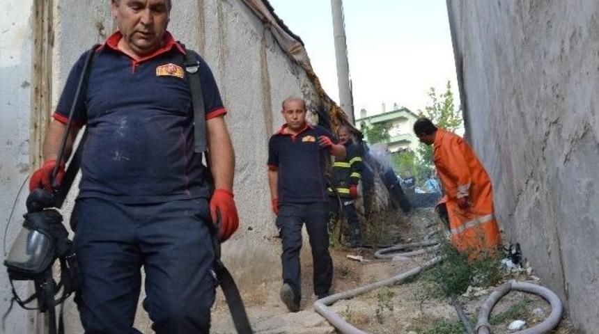 Depoda &Ccedil;ıkan Yangın Korkuttu