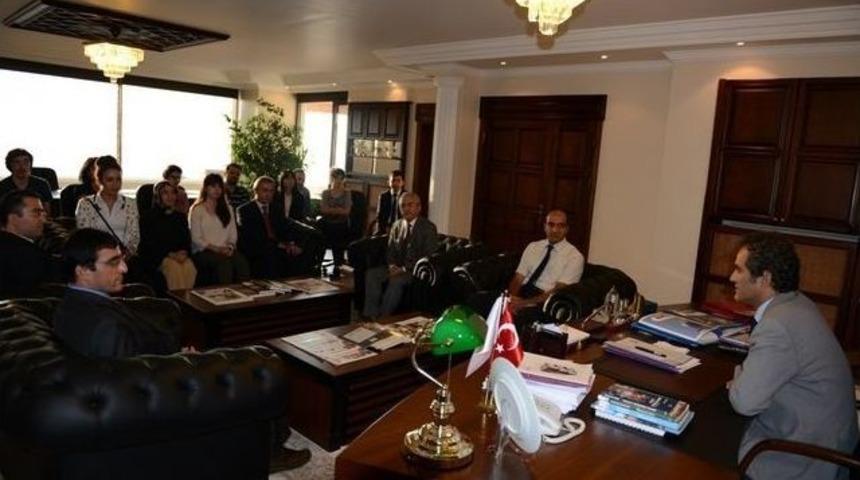 Rekt&ouml;r &Ouml;zer&rsquo;den Karadeniz Ve Balkan Ekonomik Ve Politik Araştırmalar Sempozyumu D&uuml;zenleme Kurulu&rsquo;na Teşekk&uuml;r