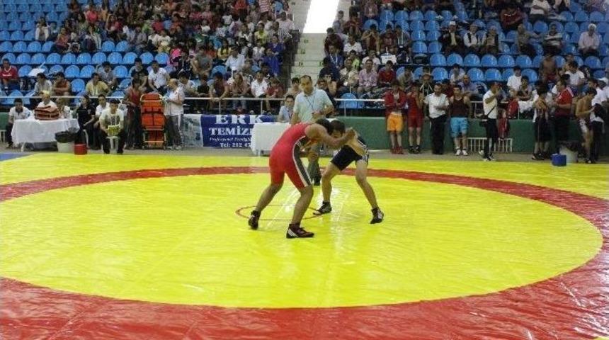 &Ccedil;hgm 5. T&uuml;rkiye Yıldız Erkekler Serbest G&uuml;reş Şampiyonası Edirne&rsquo;de Başladı
