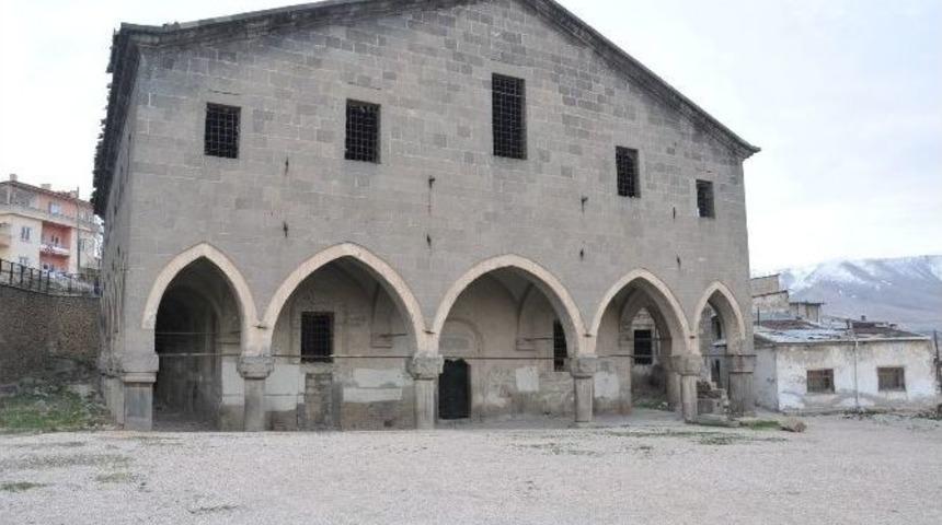 Kadıoğlu Konağı Ve Rum Kilisesi Restore Edilecek