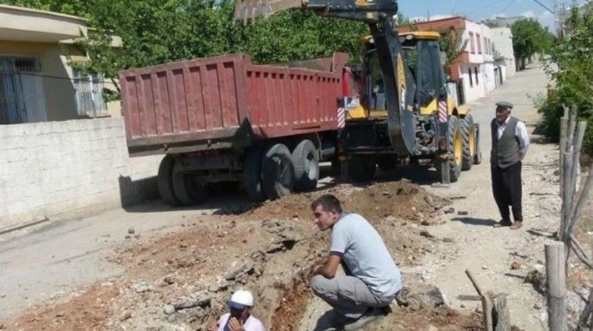 Kahta Belediyesi Alt Yapı &Ccedil;alışmalarına Devam Ediyor