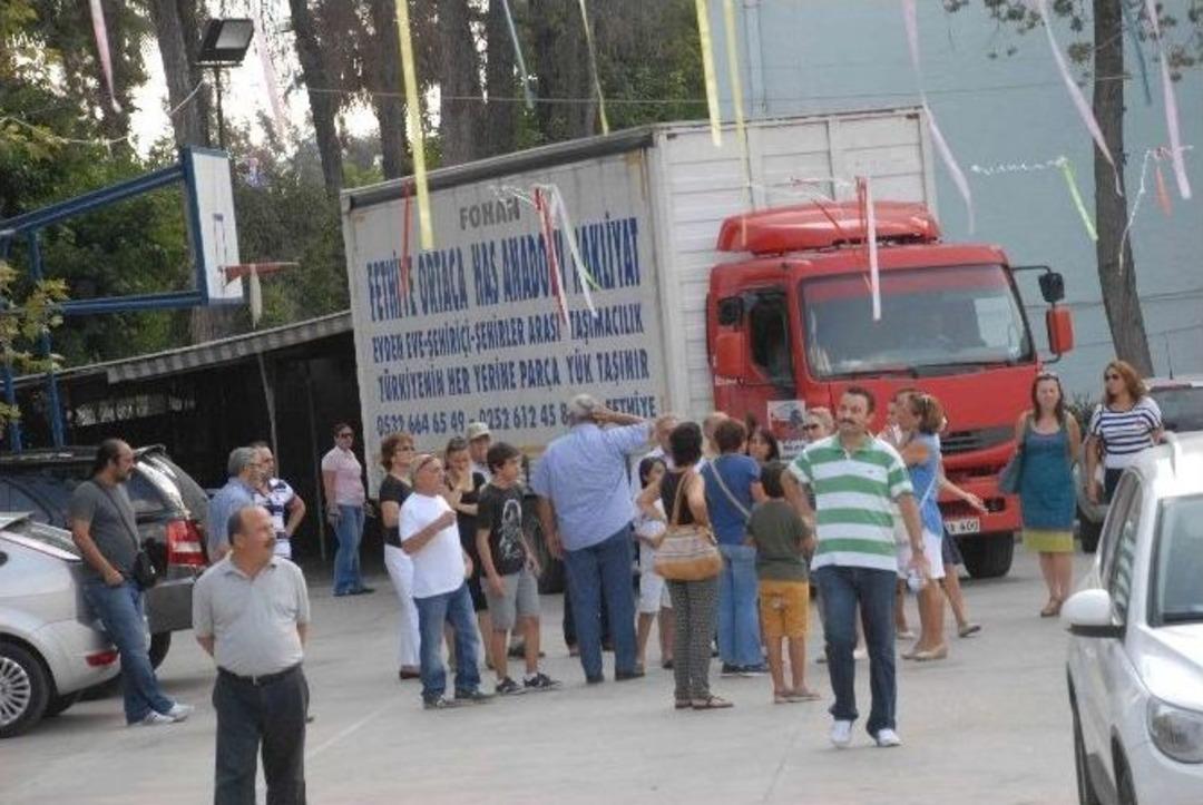 Velilerden Okulun Taşınmasına Tepki Eylemi